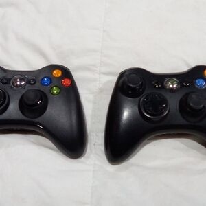 Black Wireless Game Controllers for Xbox